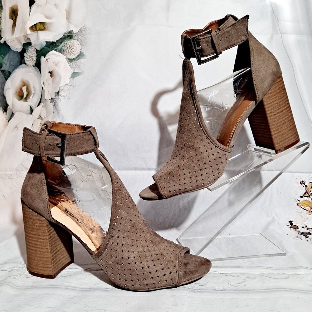 Universal Thread Microsuede Bootie Open Toe 10 - image 3